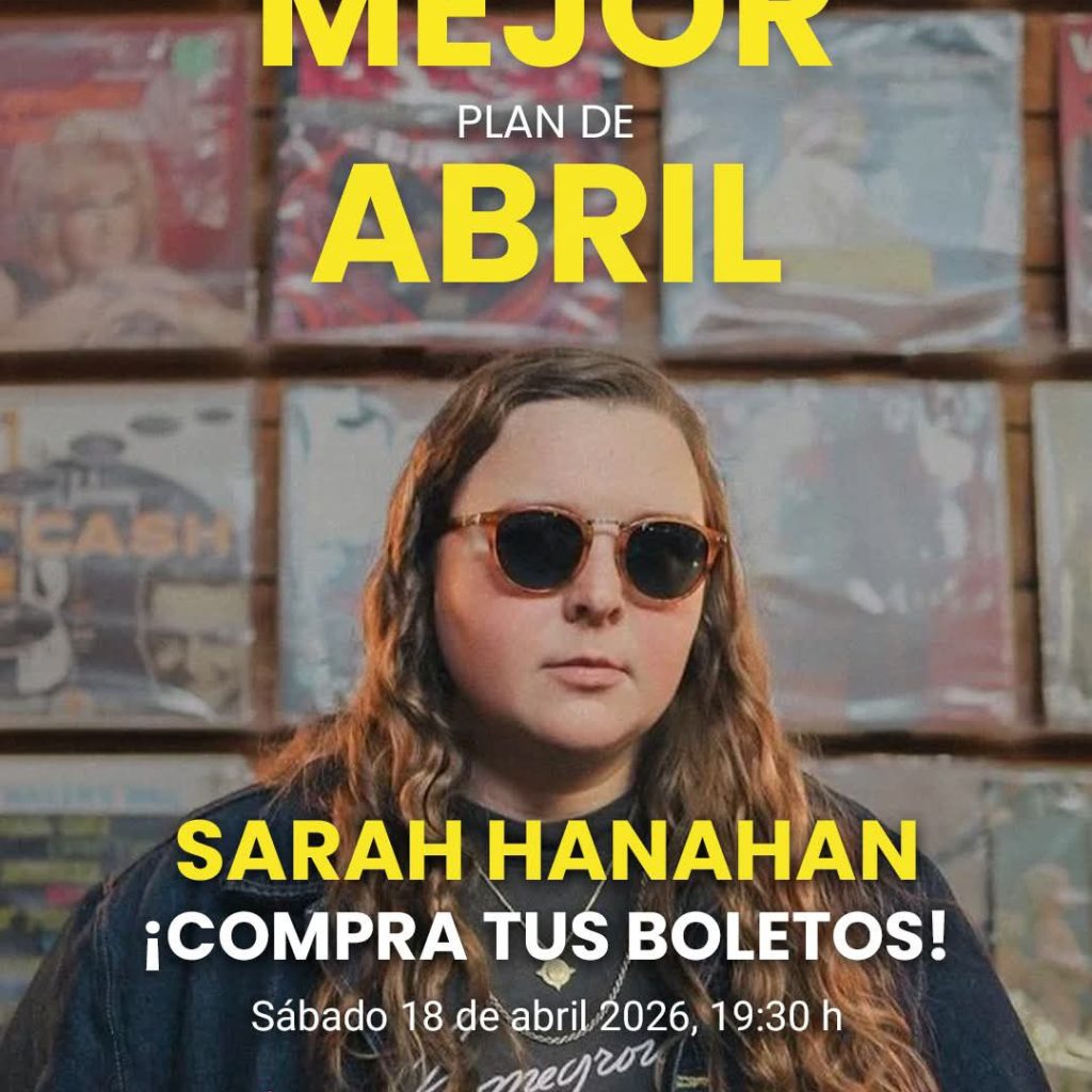 Sarah Hanahan Jazz 2026 tocando el saxofón en el escenario del Teatro de la Ciudad Esperanza Iris.