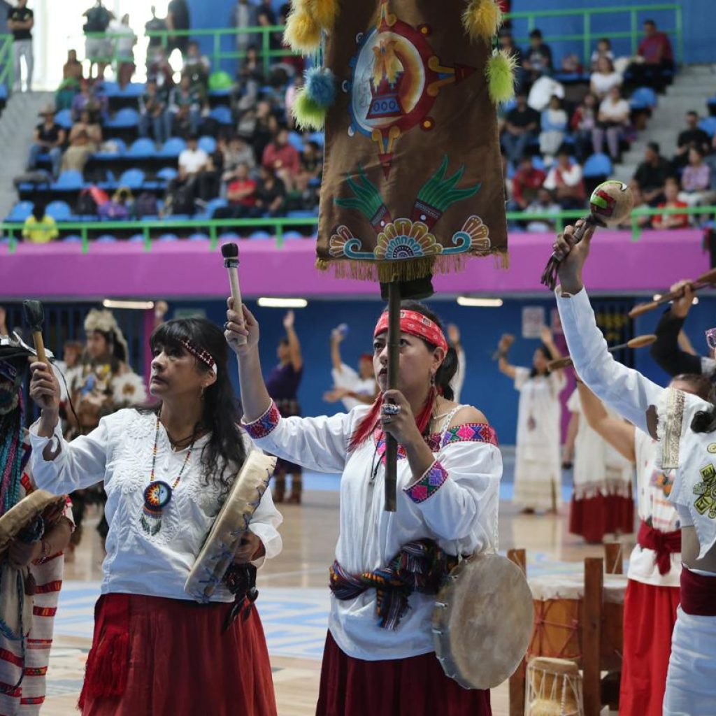 Jugadores en el Torneo Ulama Xipe Tótec 2026 practicando el impactante juego de pelota mesoamericano.