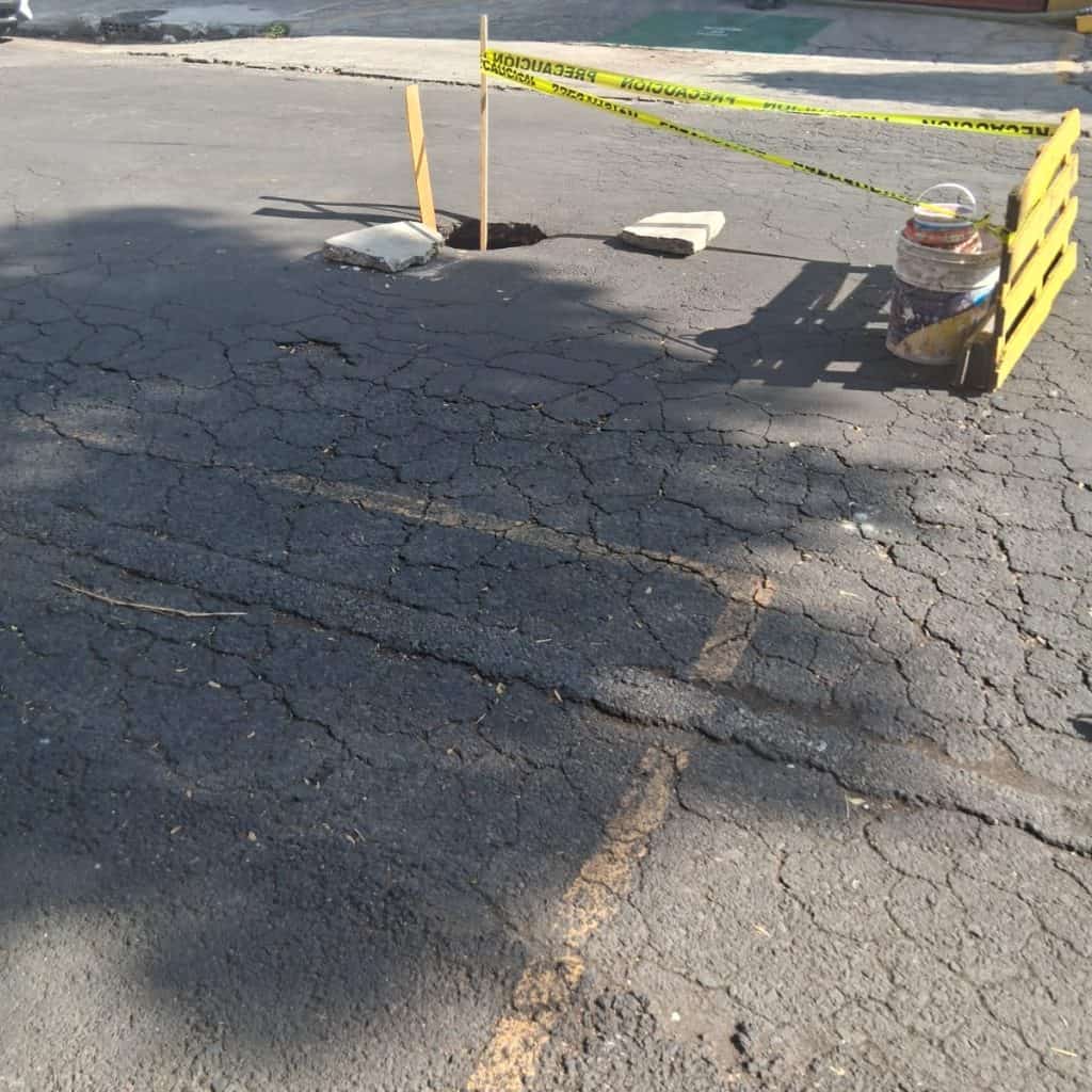 Urgente socavón profundo en Colonia Independencia con riesgo de colapso inminente.