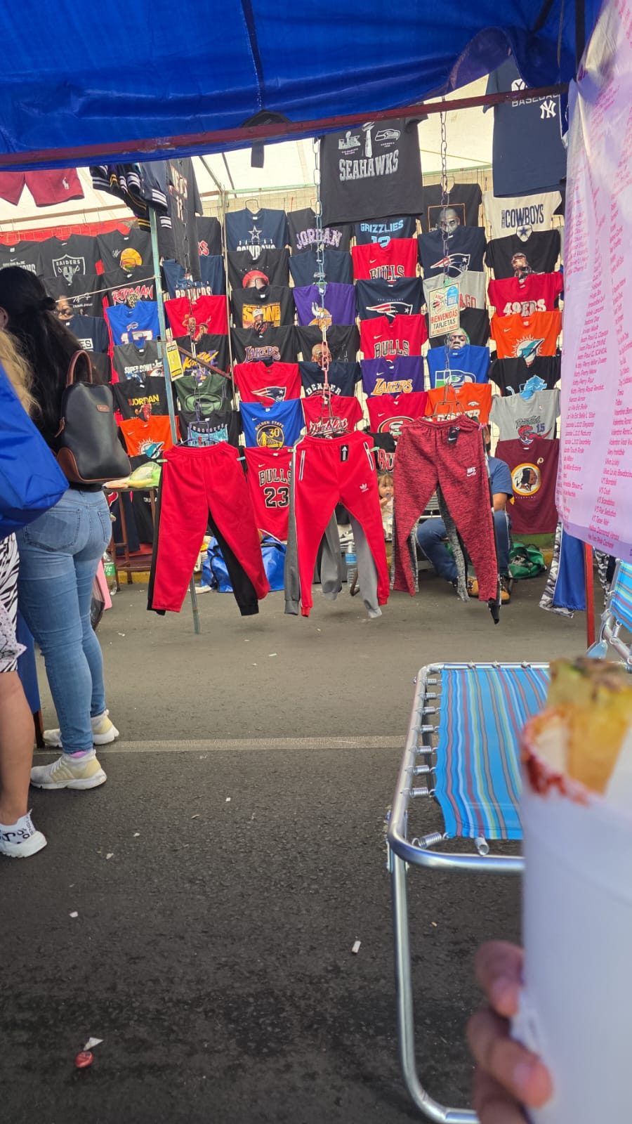 El tianguis de la SanFe en CDMX es un espacio lleno de tradición, comercio local y vida de barrio en la Gustavo A. Madero. Descubre 5 poderosas razones para visitarlo hoy y apoyar a la comunidad.