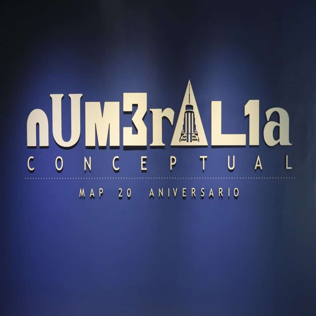 Exposición Numeralia Conceptual en el Museo de Arte Popular celebración reveladora de aniversario.